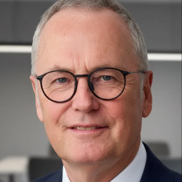 Dr. Wolfgang R. Hartmann